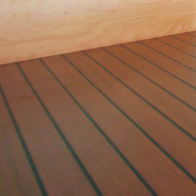 teak fineer met rubber bies